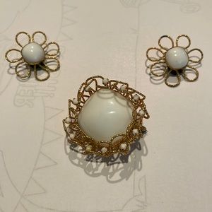 Cute retro gold flower clip earrings and matching flower pin